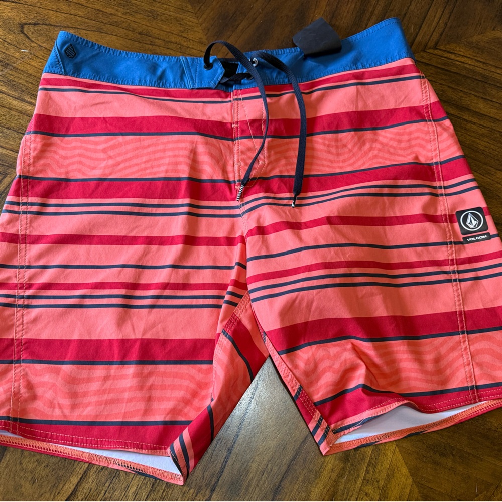 Volcom Board Shorts NWT 21” outseam Size 36